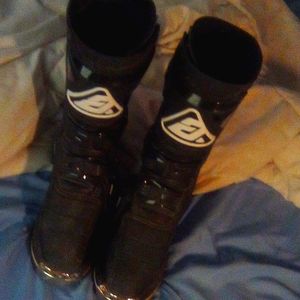 Dirt bike boots